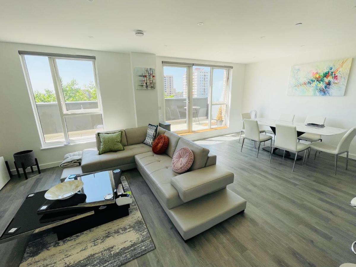 Modern Penthouse Flat With Free Indoor Parking Apartment London Exterior photo